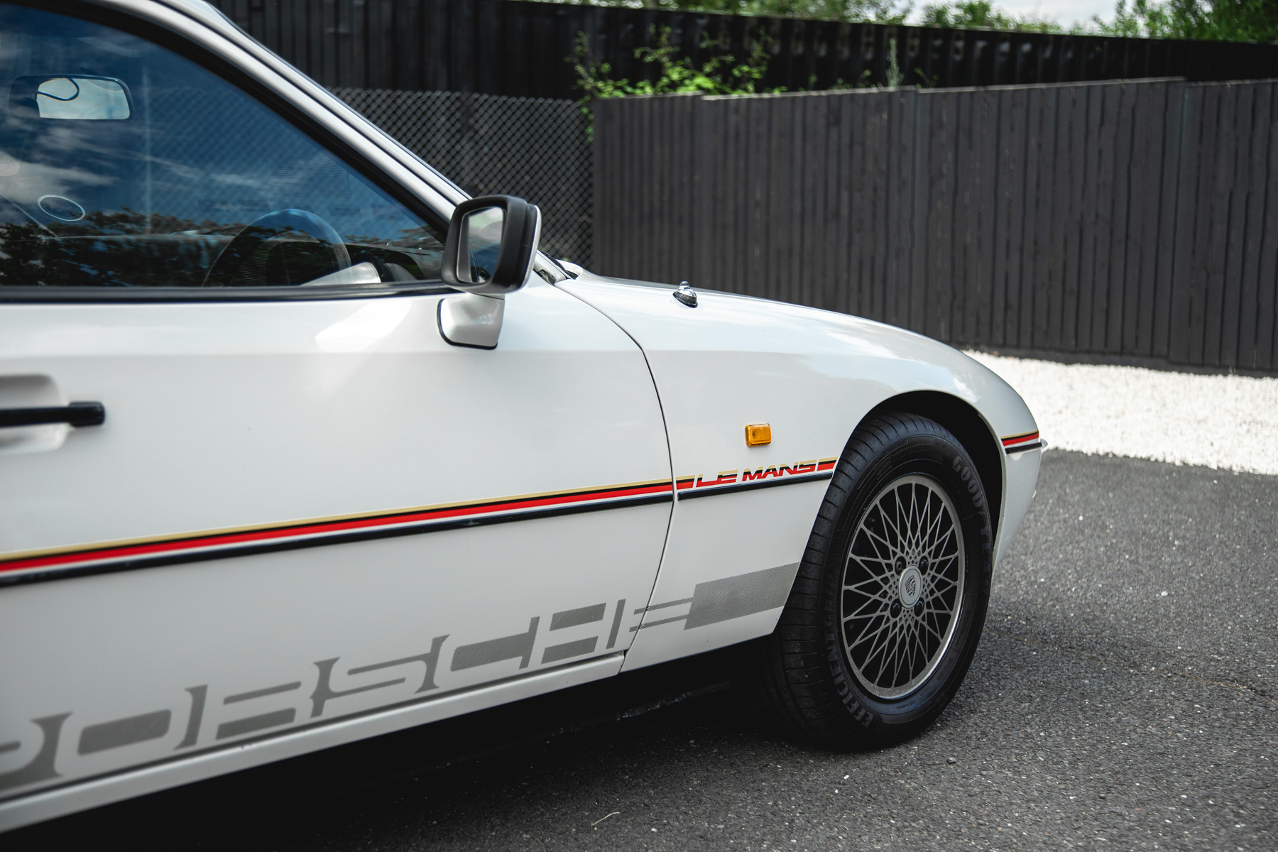 Modèle Réduit Porsche 924 Le Mans 1980 - échelle 1:43 Kess Model, édition Limitée à 225 Pièces